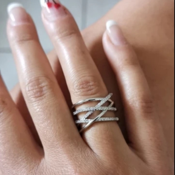 🔹️Silvertone Adjustable Ring w/ Rhinestones - Picture 5 of 5